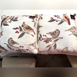 NWT Cuddl Duds Winter Cardinals Throw Pillows, Velour/Sherpa.
